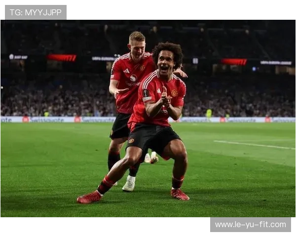 滕哈赫重建球队展现实力，曼联焕发新生气象